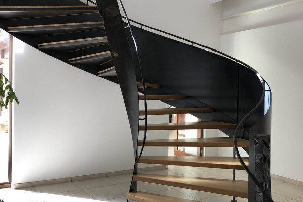 MOB Menuiserie Agencement Design à Orange dans le Vaucluse Escaliers pour les Professionnels
