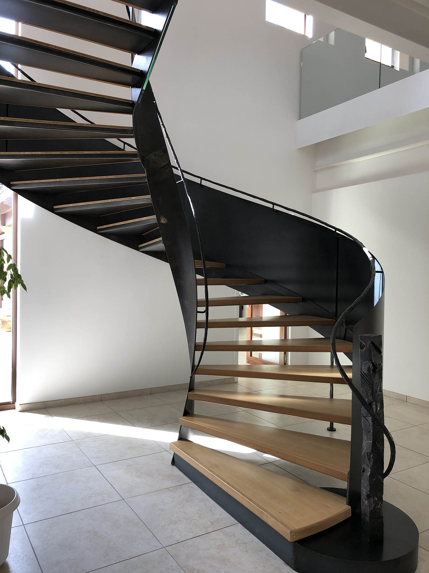MOB Menuiserie Agencement Design à Orange dans le Vaucluse Escaliers pour les Professionnels