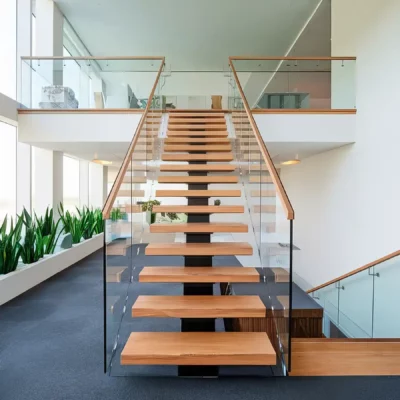 MOB Menuiserie Agencement Design à Orange dans le Vaucluse - Escaliers sur mesure pour les professionnels