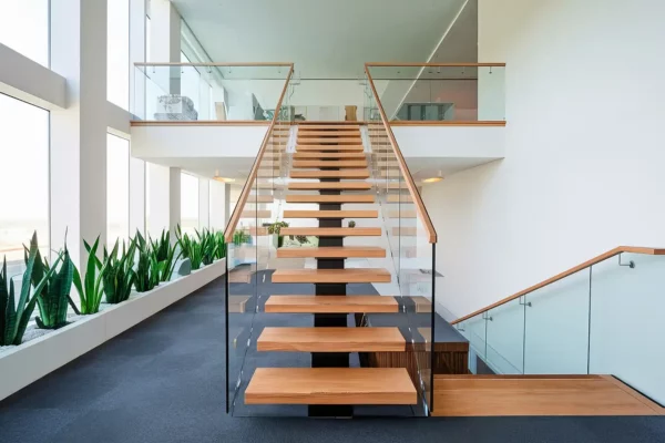 MOB Menuiserie Agencement Design à Orange dans le Vaucluse - Escaliers sur mesure pour les professionnels