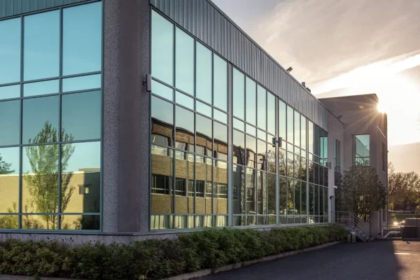 MOB Menuiserie Agencement Design à Orange dans le Vaucluse - Fenêtres sur mesure pour les professionnels