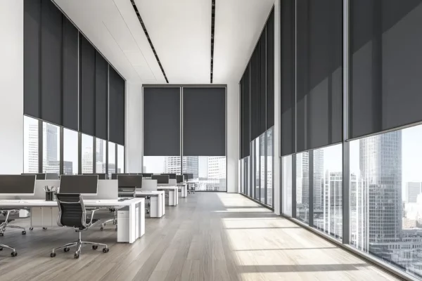 MOB Menuiserie Agencement Design à Orange dans le Vaucluse - Stores sur mesure pour les professionnels